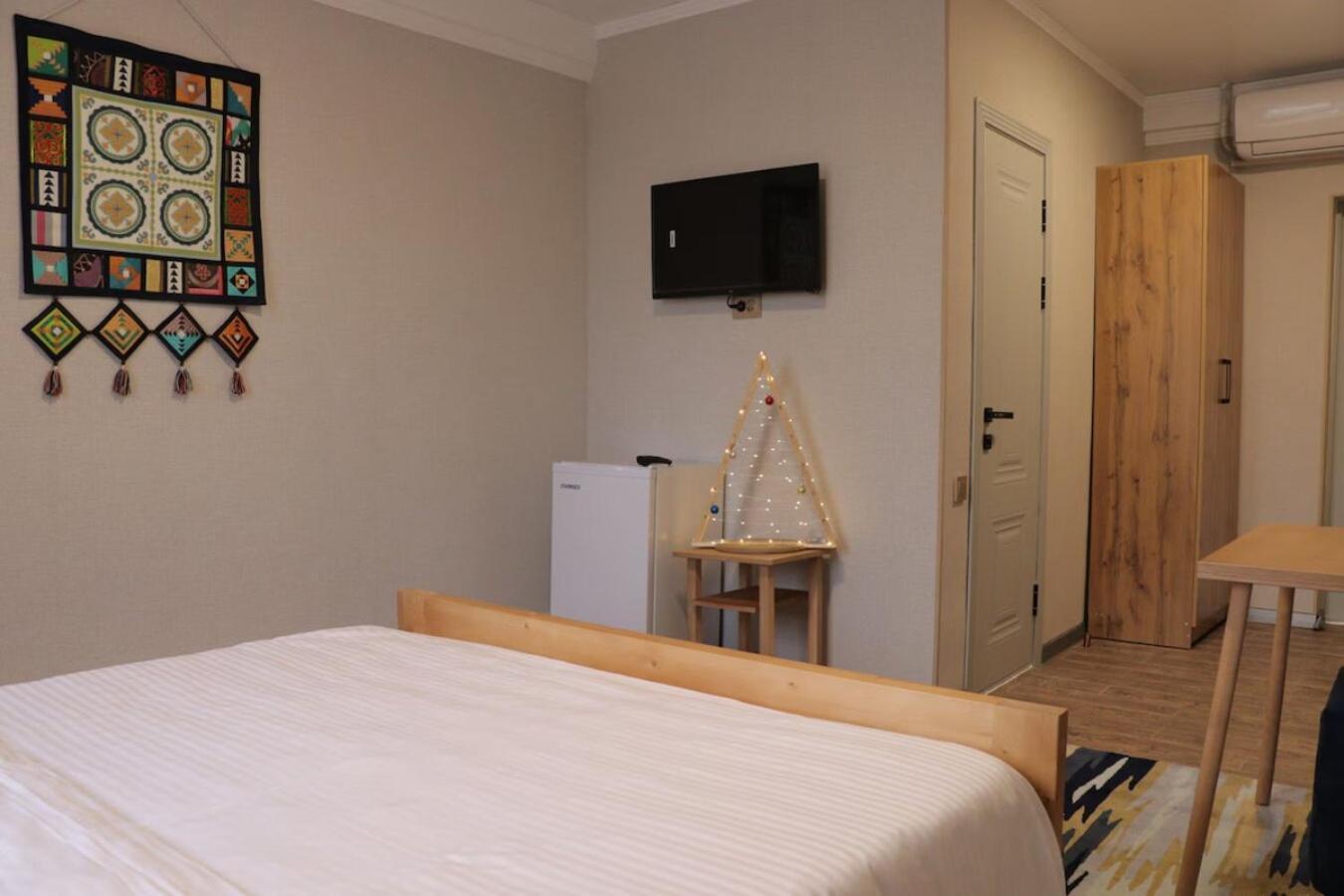 Salamat Hotel ビシュケク エクステリア 写真