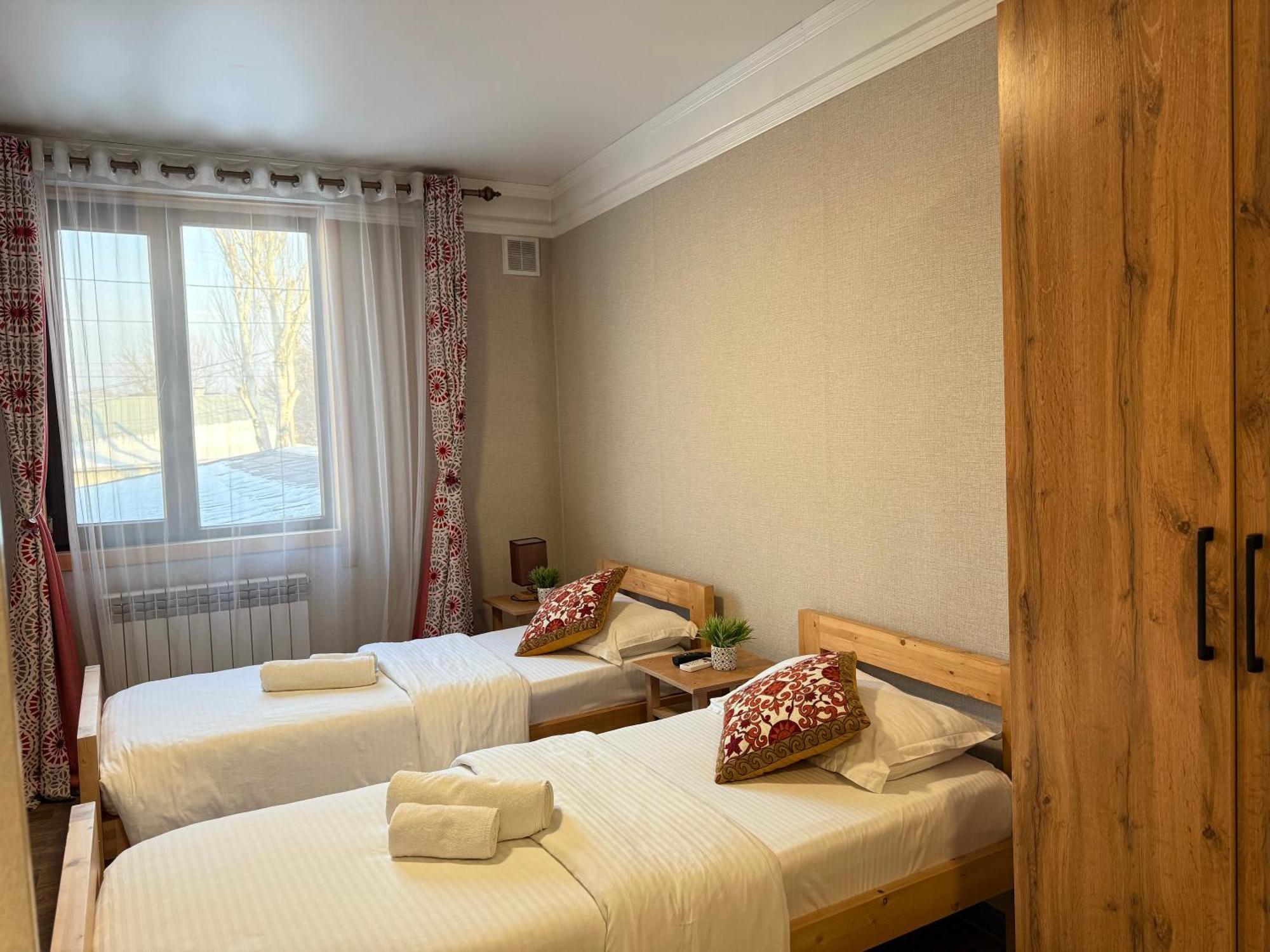 Salamat Hotel ビシュケク エクステリア 写真