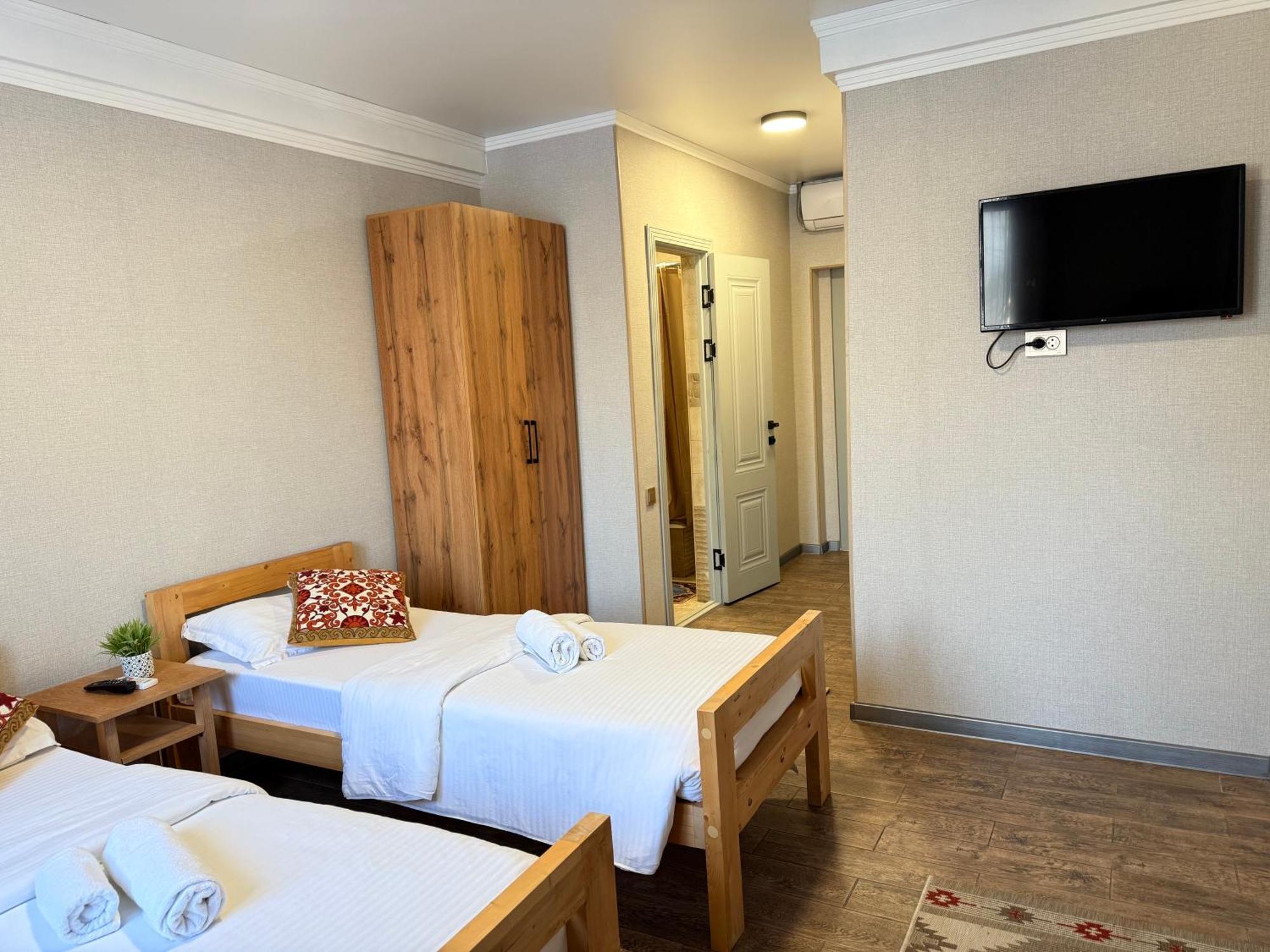 Salamat Hotel ビシュケク エクステリア 写真