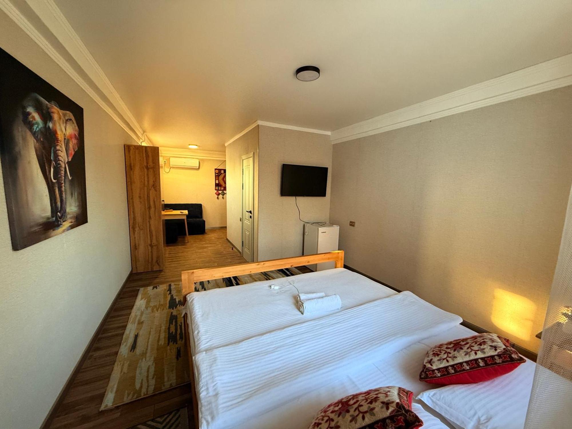 Salamat Hotel ビシュケク エクステリア 写真
